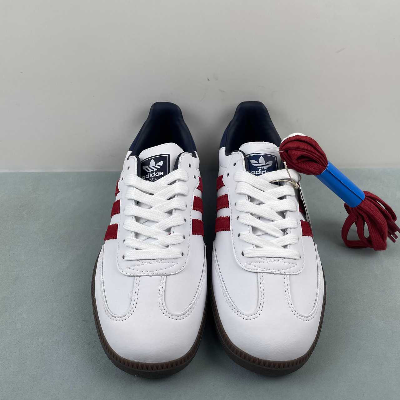 adidasUnisex Samba - Team Victory Red