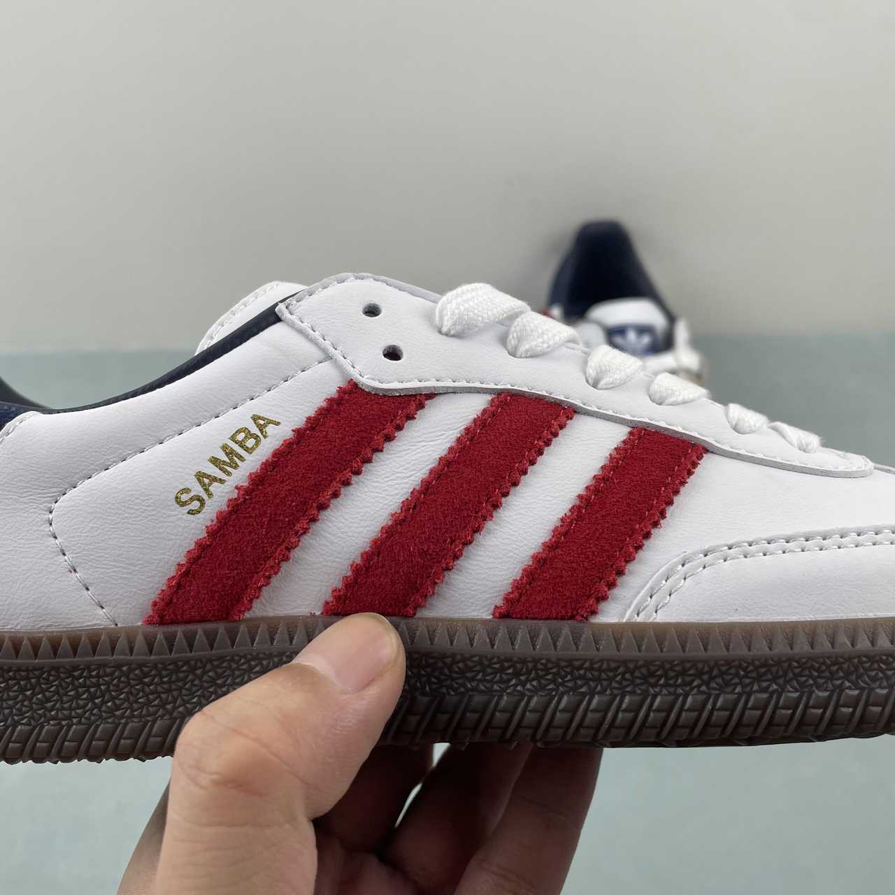 adidasUnisex Samba - Team Victory Red