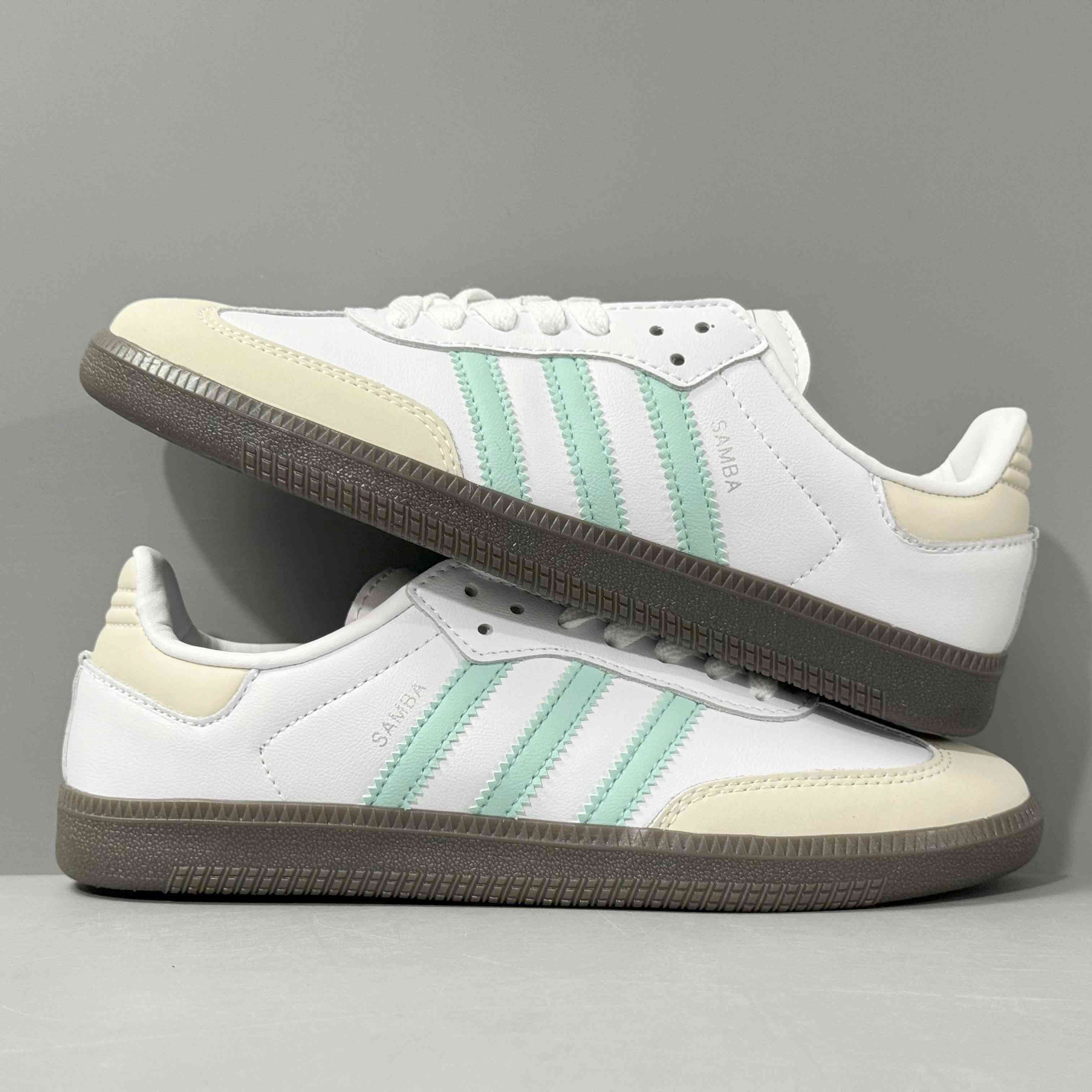 adidasUnisex Samba - Hazy Green