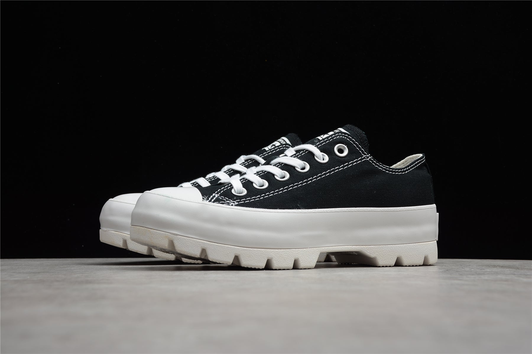 Unisex Converse Taylor All Star Lugged Chuck Low - Black