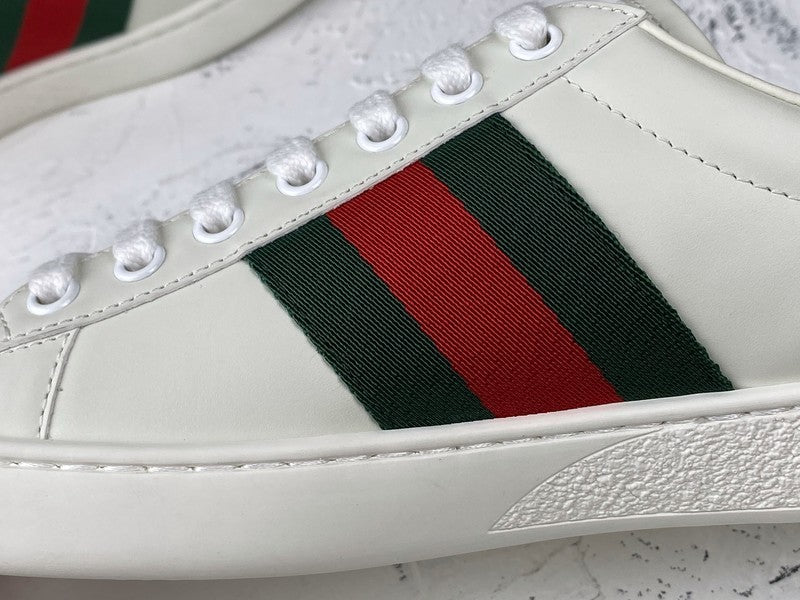 GUCCIUnisex Embroidered ace Bee - White