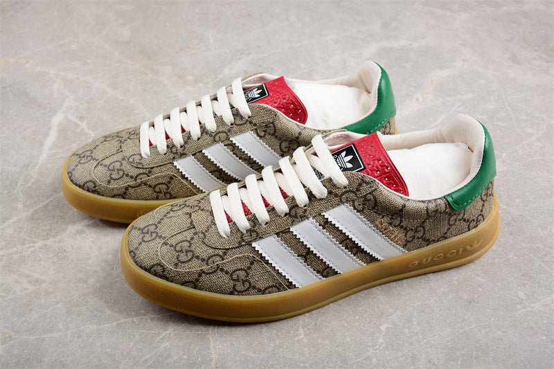 adidasUnisex x Gucci Gazelle Beige - Monogram