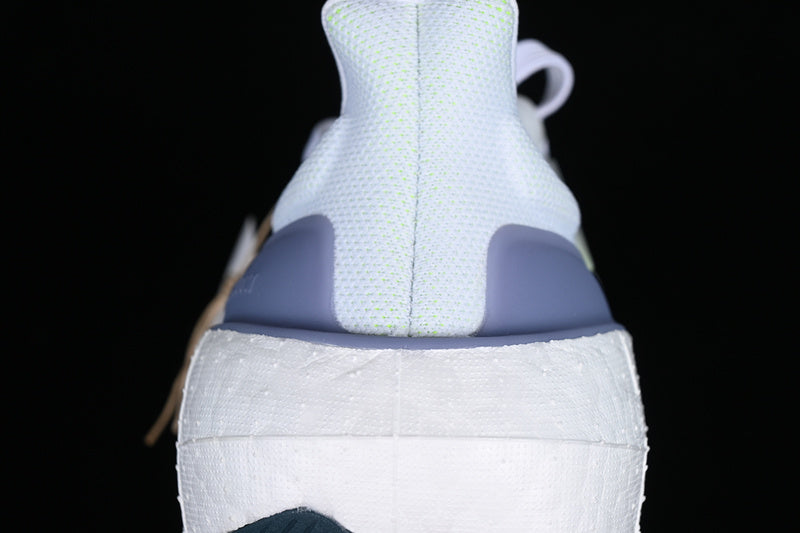 adidasUnisex Ultraboost Light 23 - White/Blue