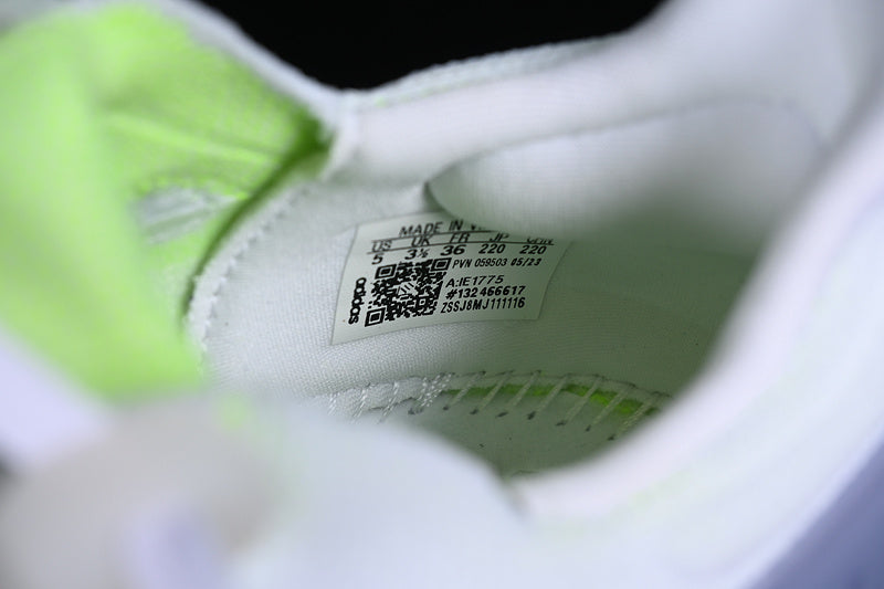 adidasUnisex Ultraboost Light 23 - White/Blue