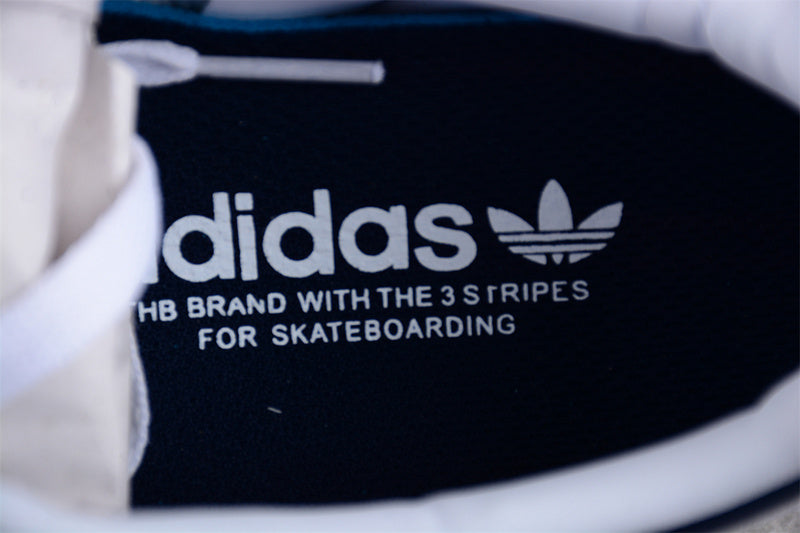 adidasUnisex Samba - White/Navy