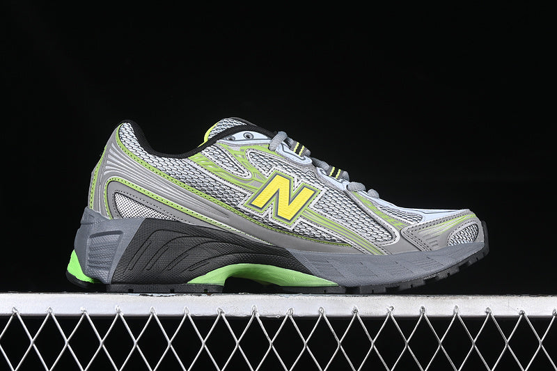 New Balance 740 - Grey