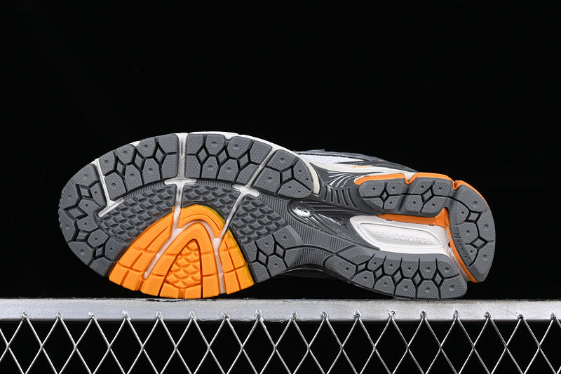 New Balance 1906R - Silver/Orange