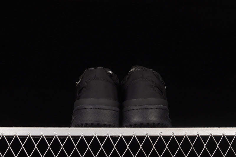 Forum 84 - Black