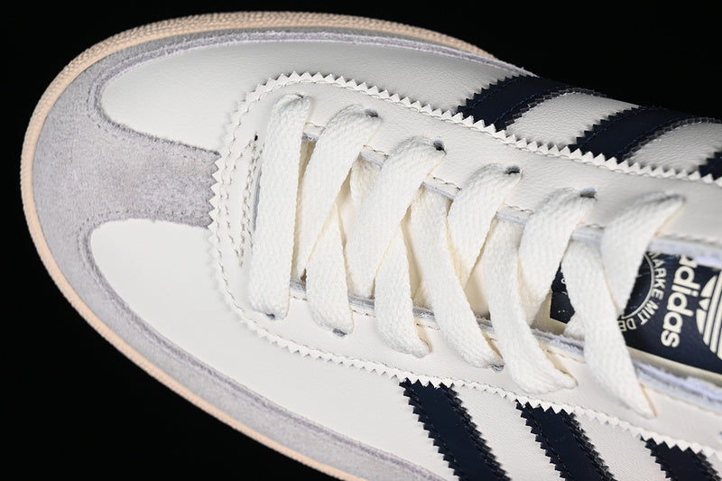 adidasOriginals Jeans - White