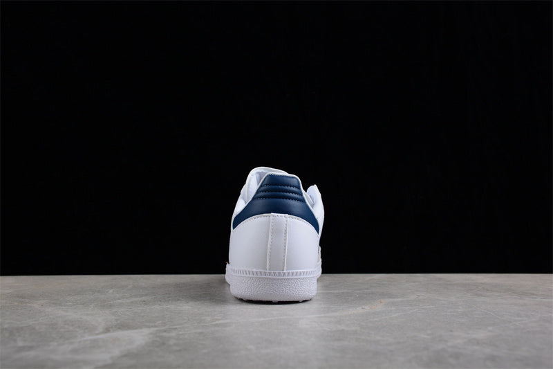adidasUnisex Samba - White/Navy