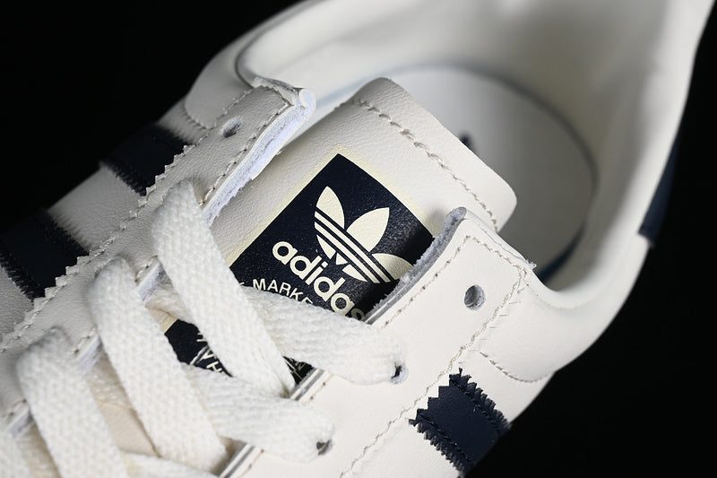 adidasOriginals Jeans - White