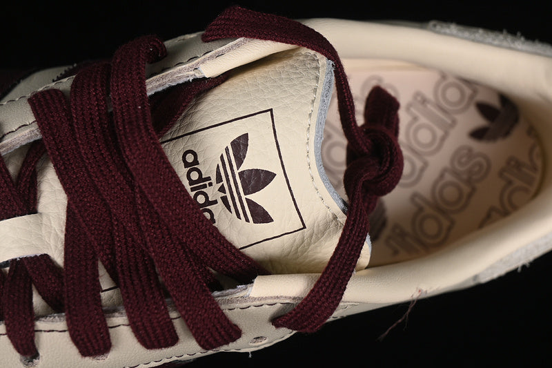 adidasUnisex Samba - Wonder White/Maroon