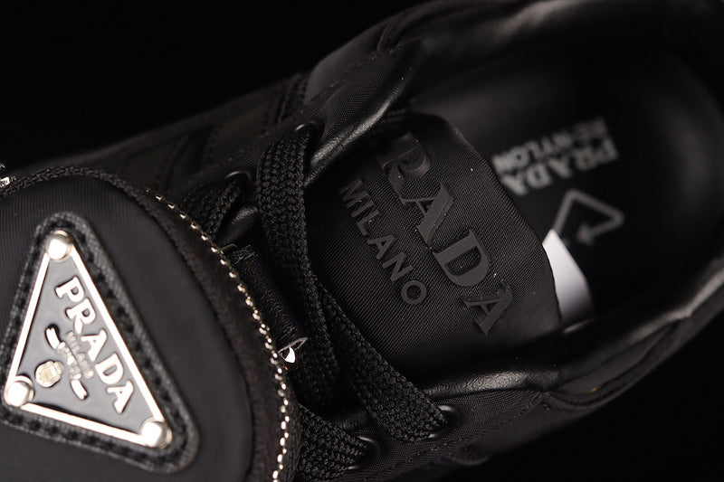 Forum 84 - Black