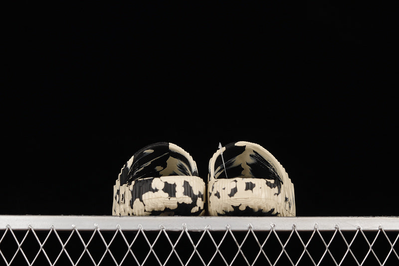 adidasUnisex Adilette 22 - Carbon Aluminum Slides
