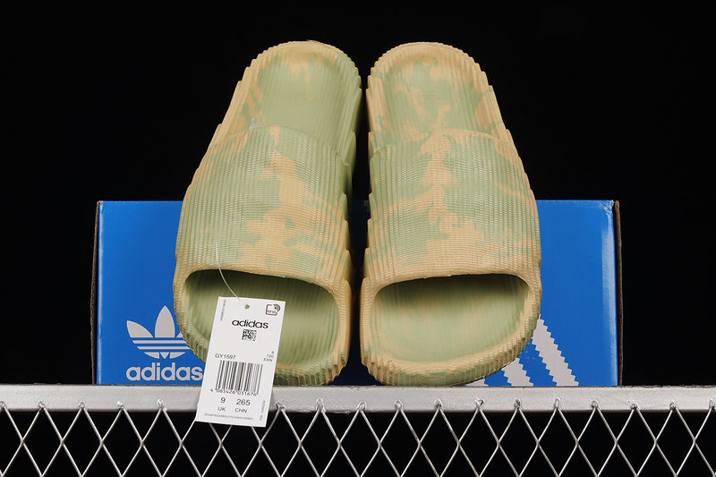 adidasUnisex Adilette 22 - Sand/Lime Slides