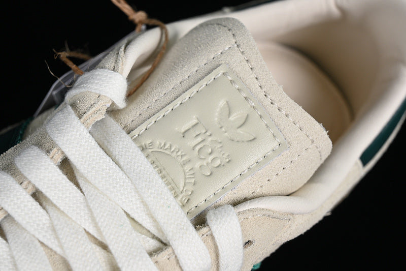 Ronnie Fieg x Clarks x 8TH Street Samba - White