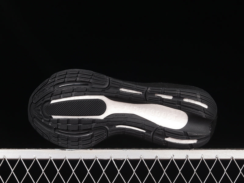 adidasUnisex Ultraboost Light 23 - Triple Black