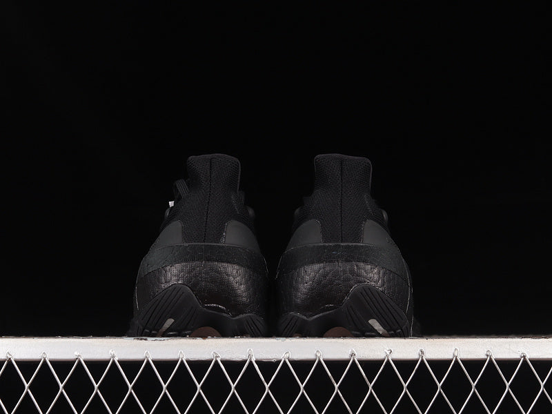 adidasUnisex Ultraboost Light 23 - Triple Black