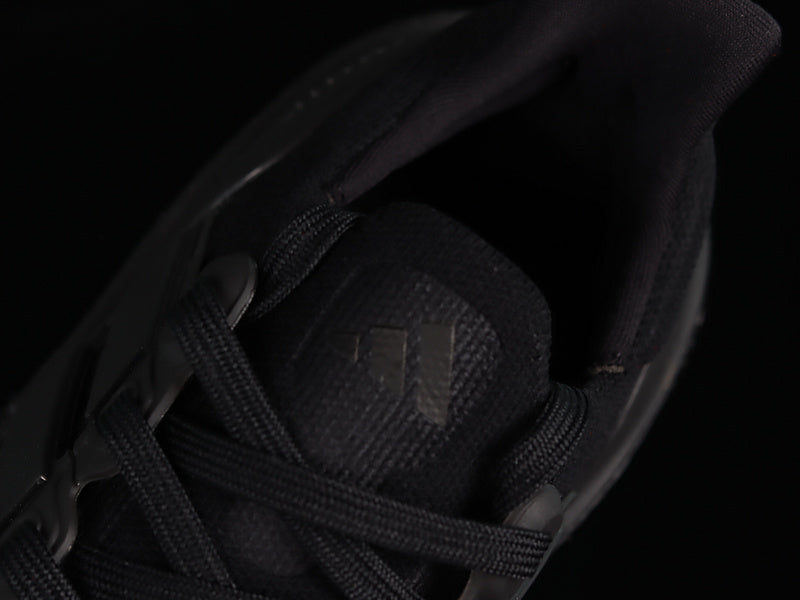 adidasUnisex Ultraboost Light 23 - Triple Black