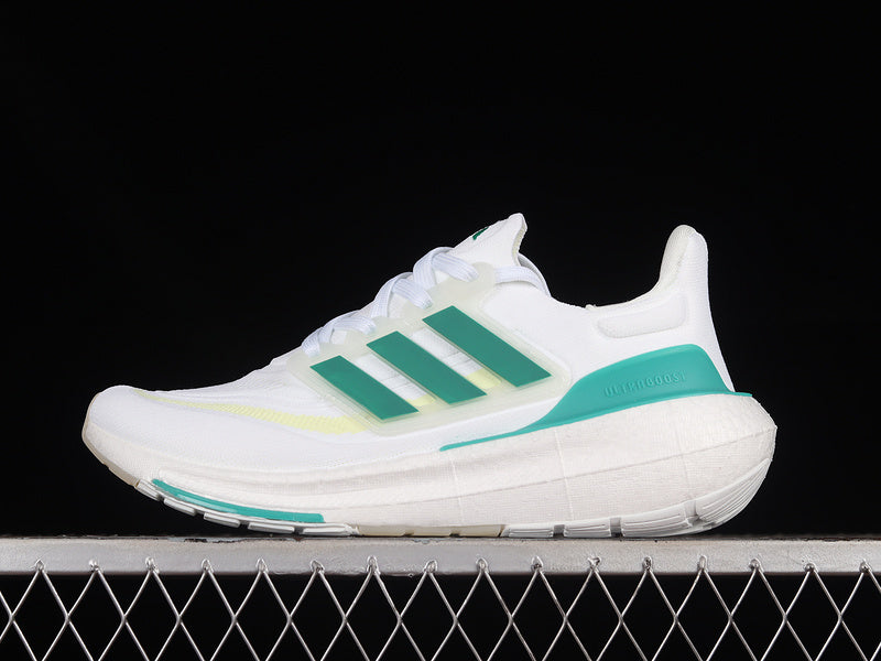 adidasUnisex Ultraboost Light - COURT GREEN