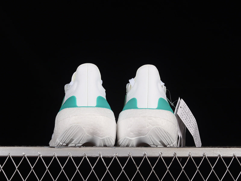 adidasUnisex Ultraboost Light - COURT GREEN