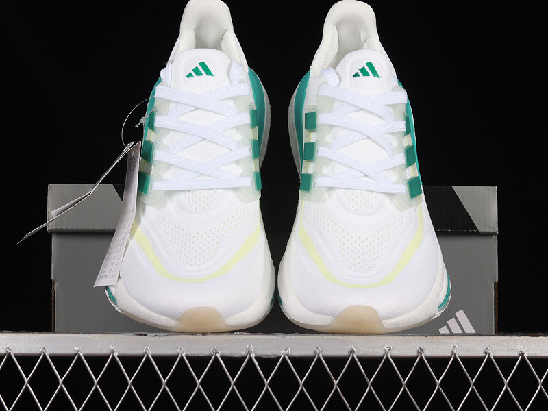 adidasUnisex Ultraboost Light - COURT GREEN