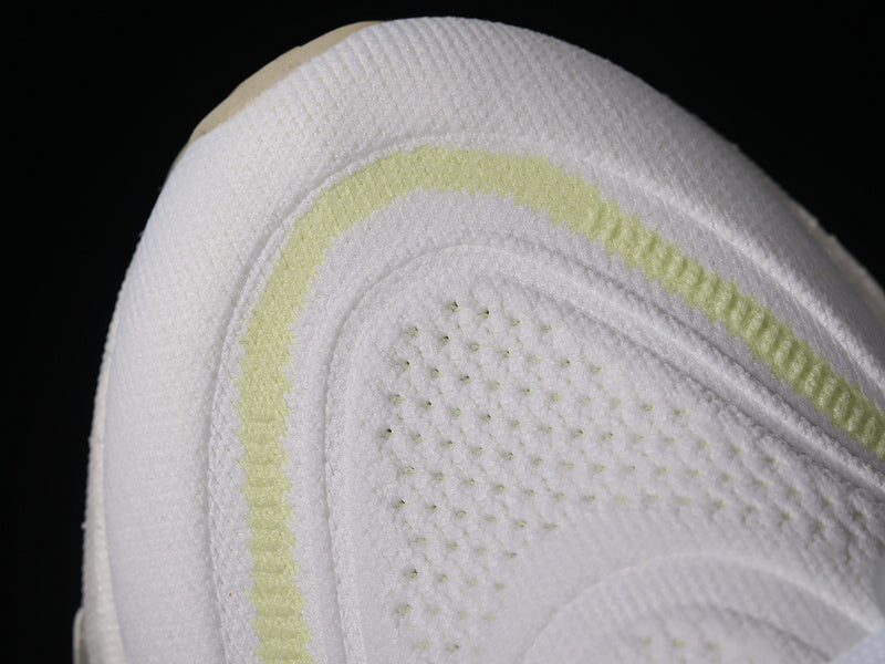 adidasUnisex Ultraboost Light - COURT GREEN