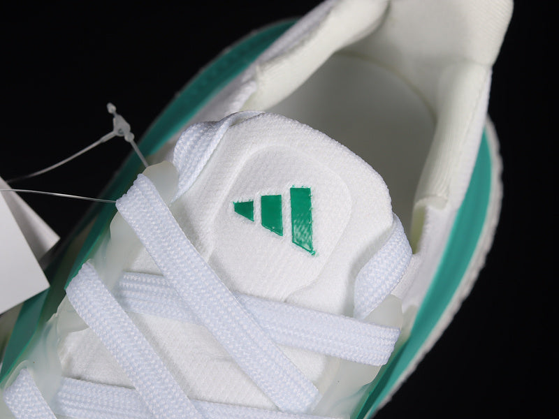 adidasUnisex Ultraboost Light - COURT GREEN