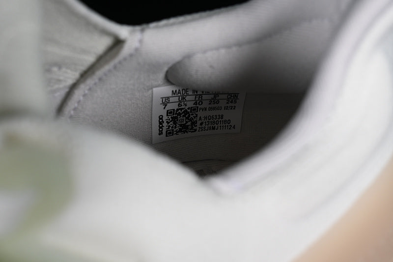 adidasUnisex Ultraboost Light 23 - Non Dyed