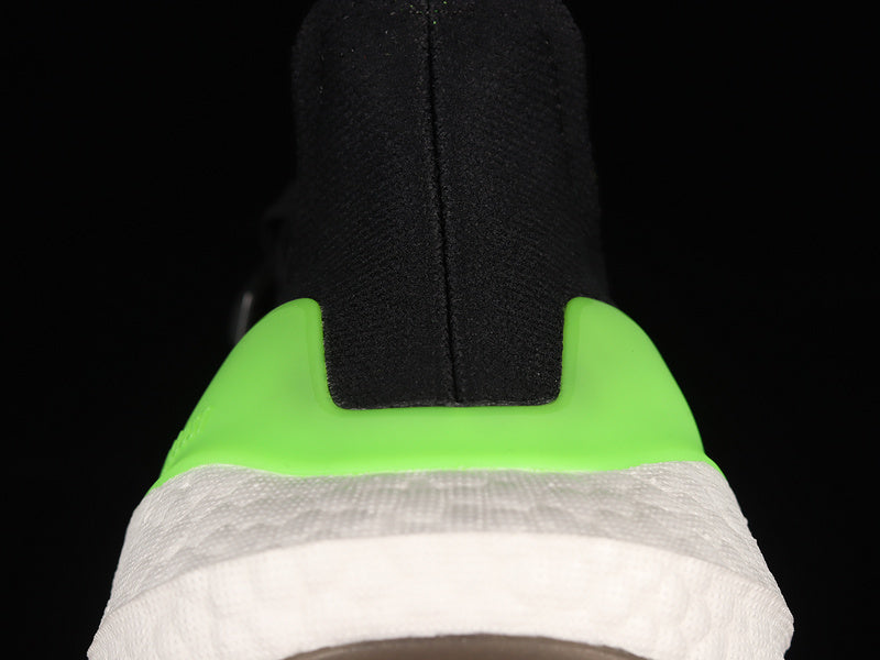 adidasUnisex Ultra Boost 22 - Black Solar Green