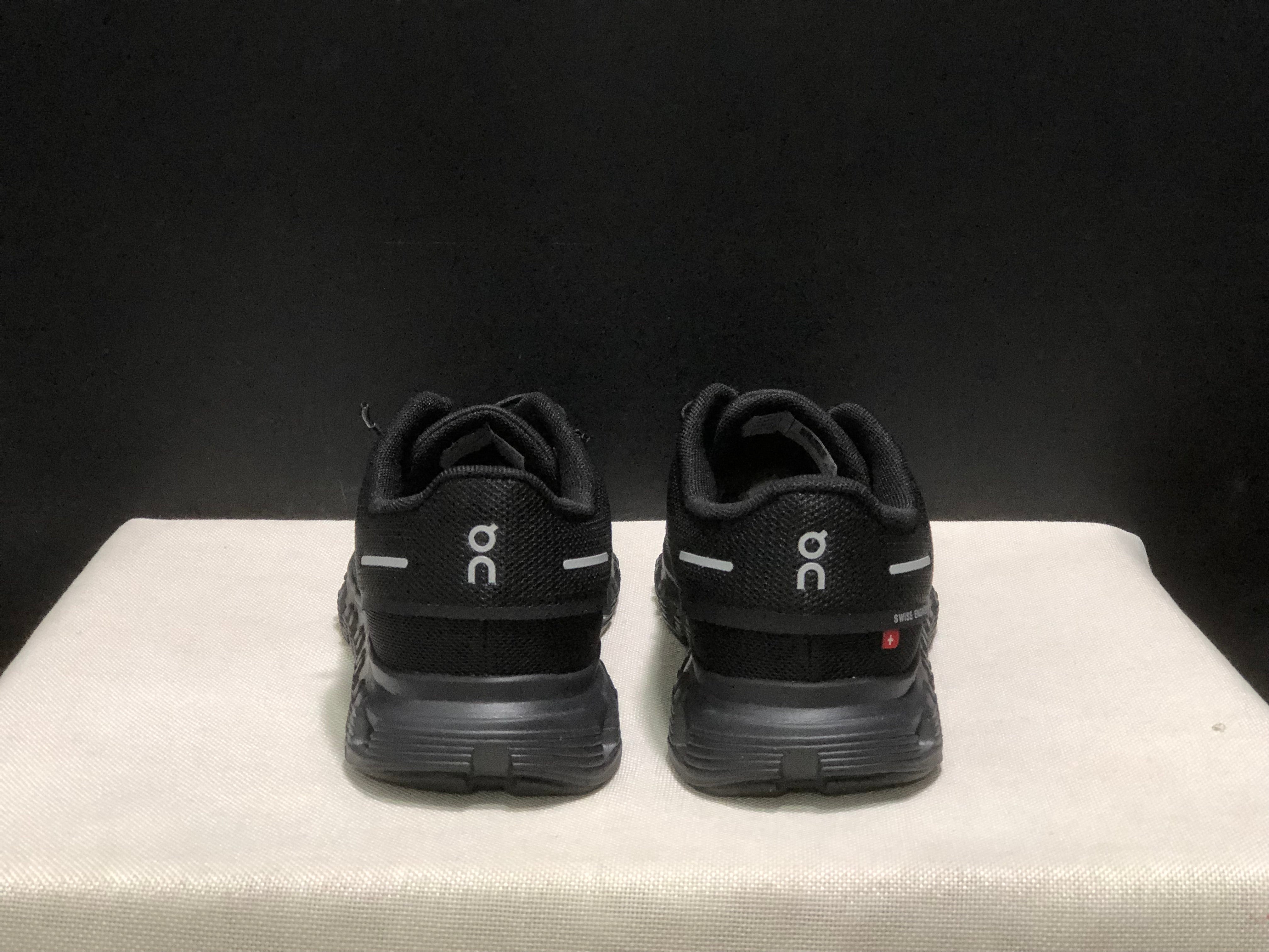 OnRunning Cloud 5 Waterproof - All Black