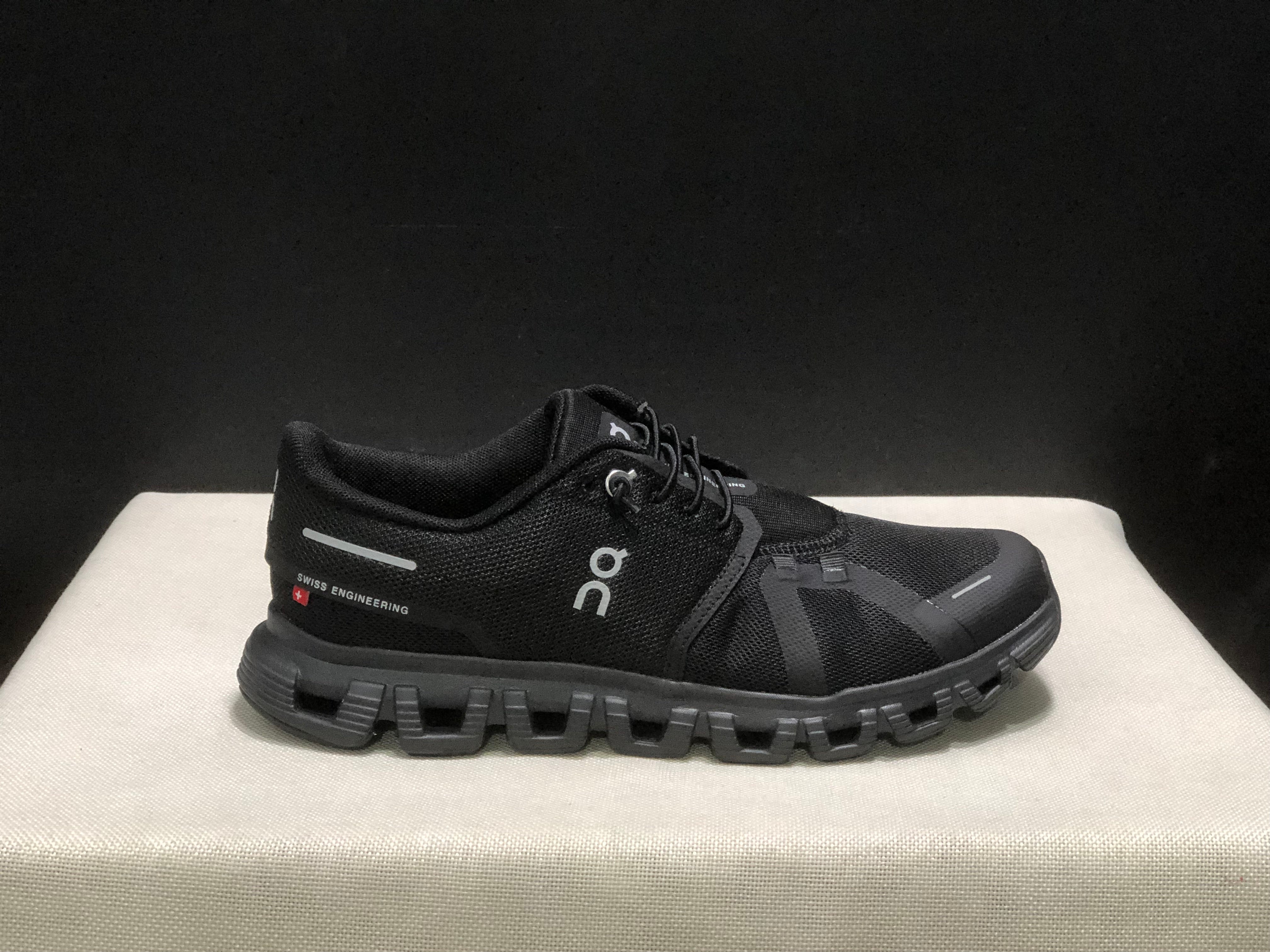 OnRunning Cloud 5 Waterproof - All Black