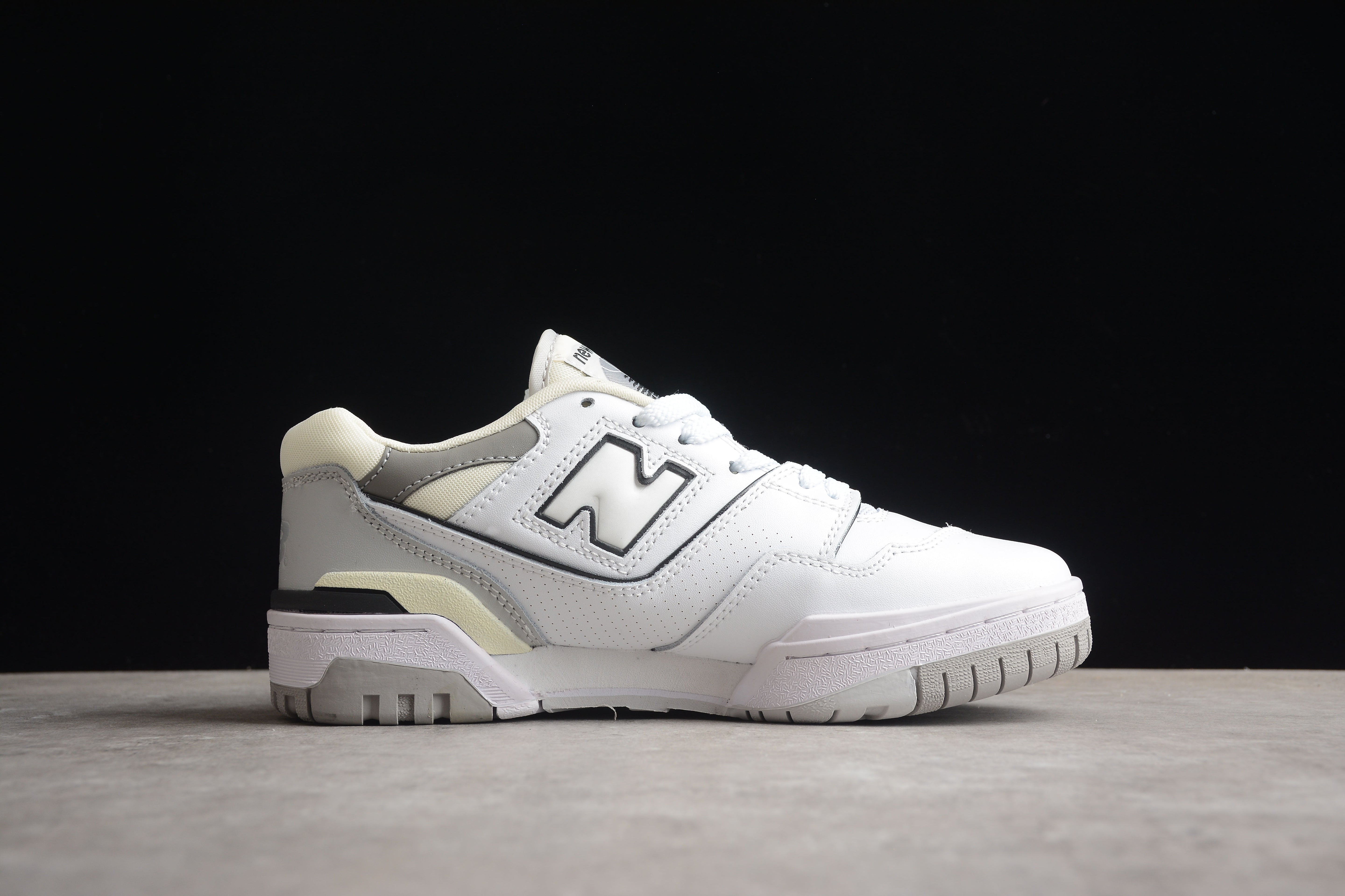 New Balance 550 - Salt and Pepper