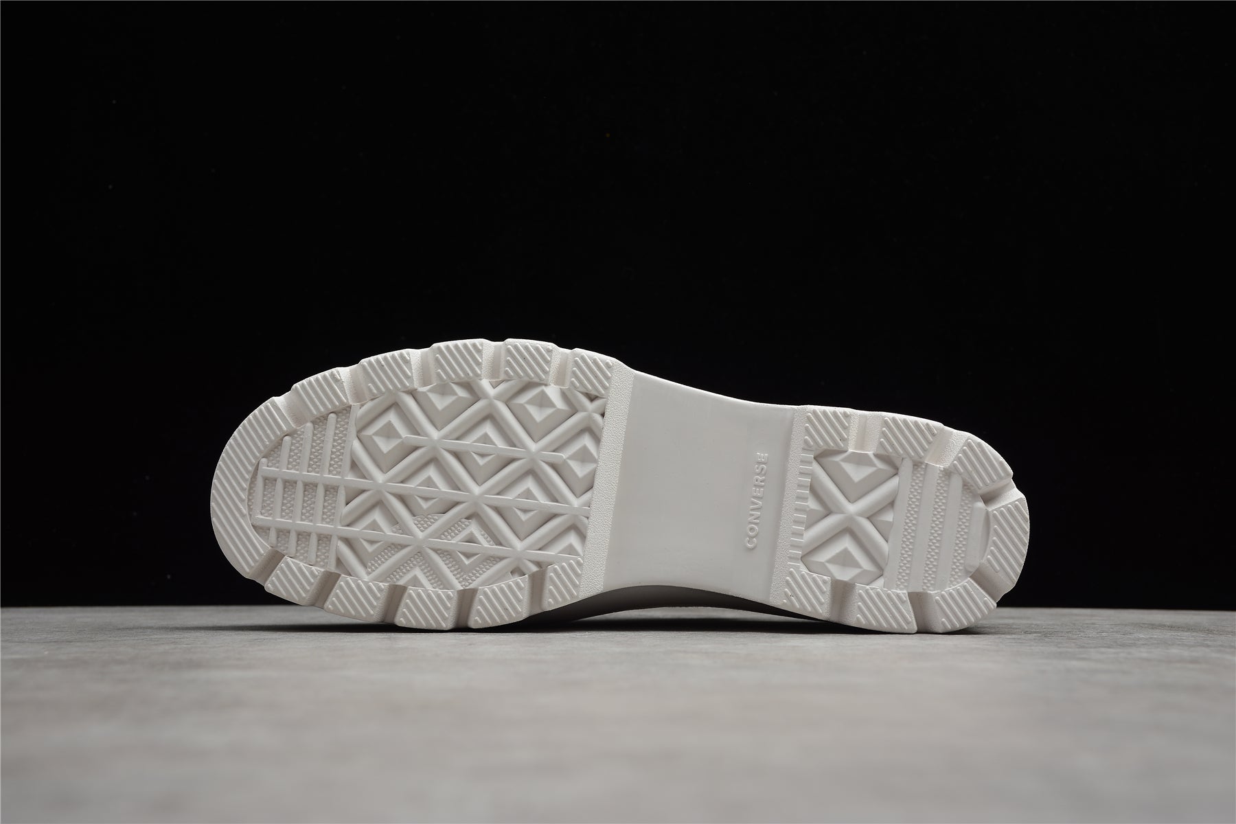 Unisex Converse Chuck Taylor All Star Lugged OX - White