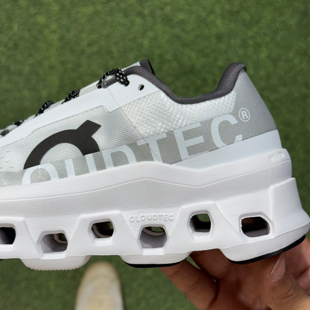 OnRunning Cloudmonster - White Black