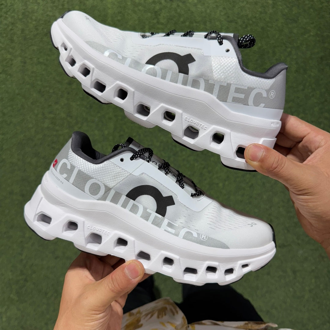 OnRunning Cloudmonster - White Black