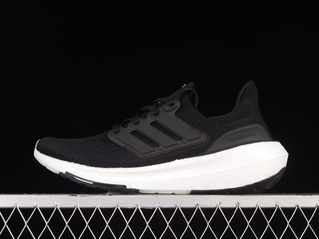 adidasUnisex Ultrabost Light 23 - Black