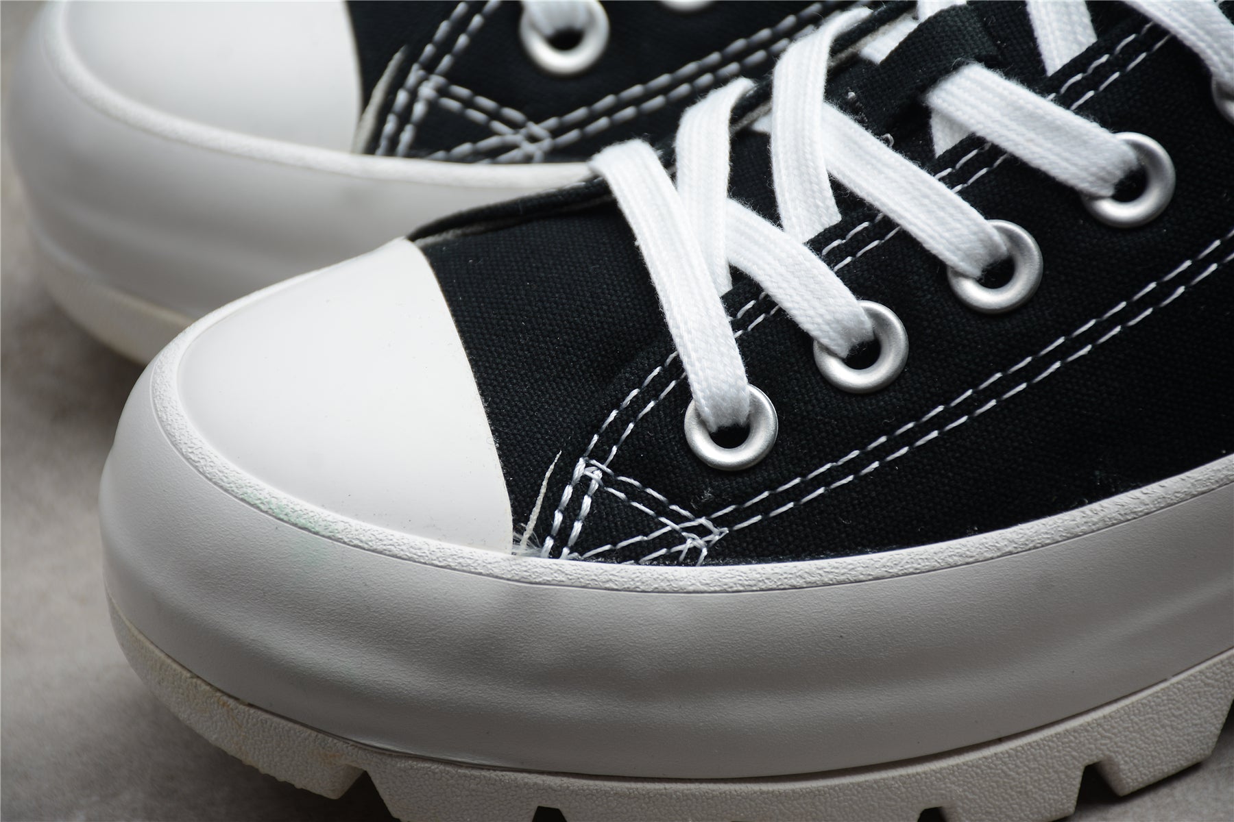 Unisex Converse Taylor All Star Lugged Chuck Low - Black