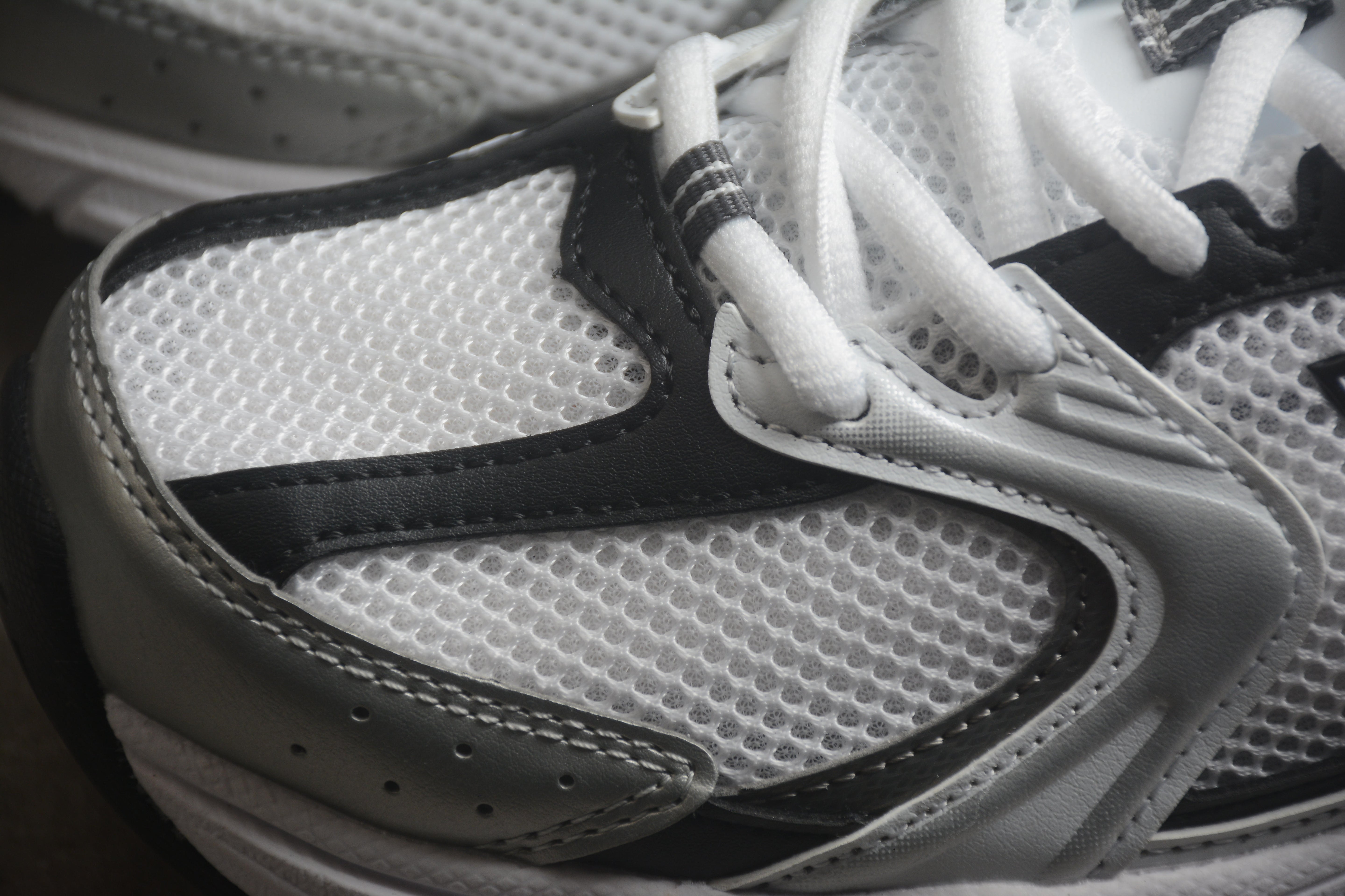 New Balance 530 - White/Black