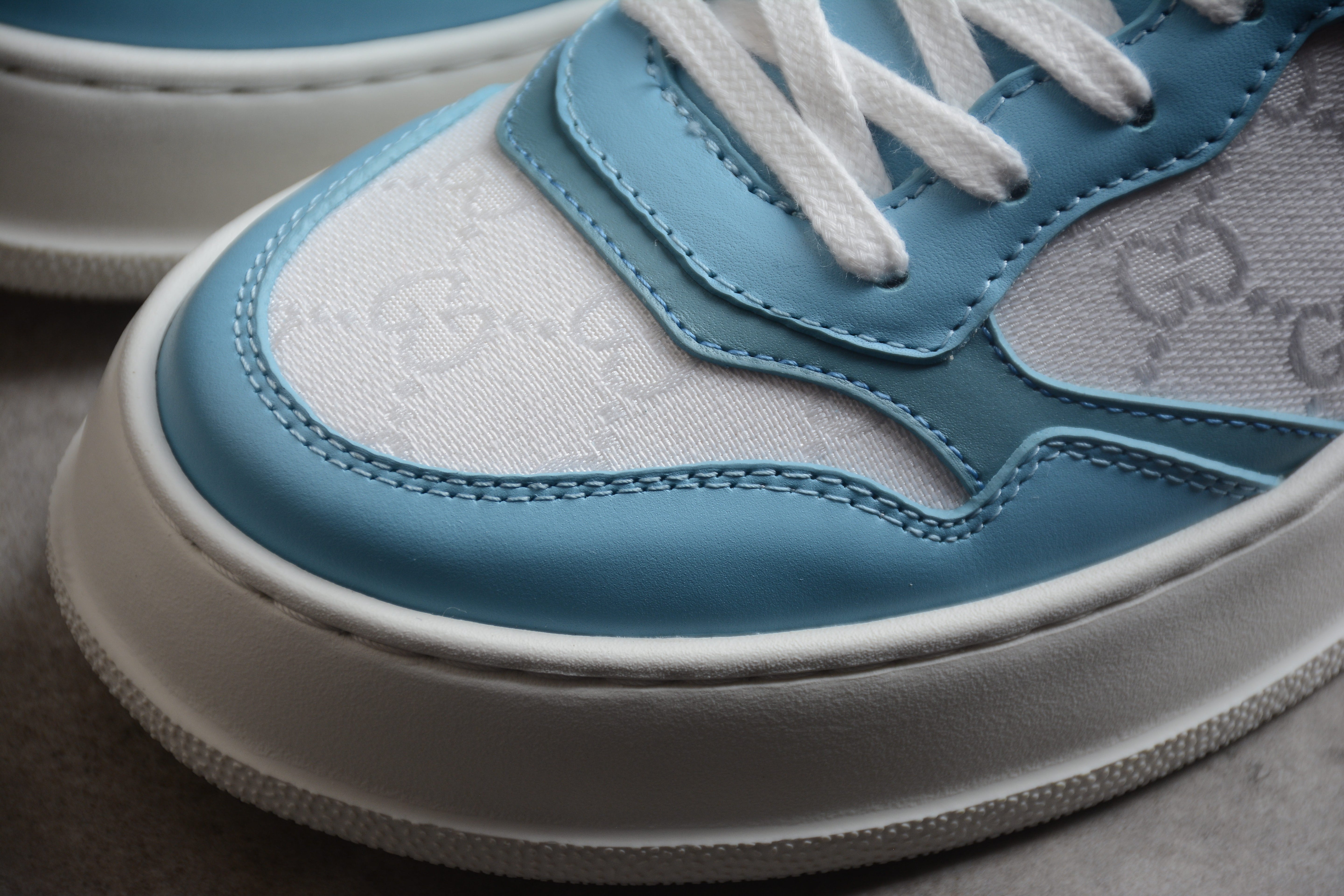 GucciUnisex Embossed Platform - Blue