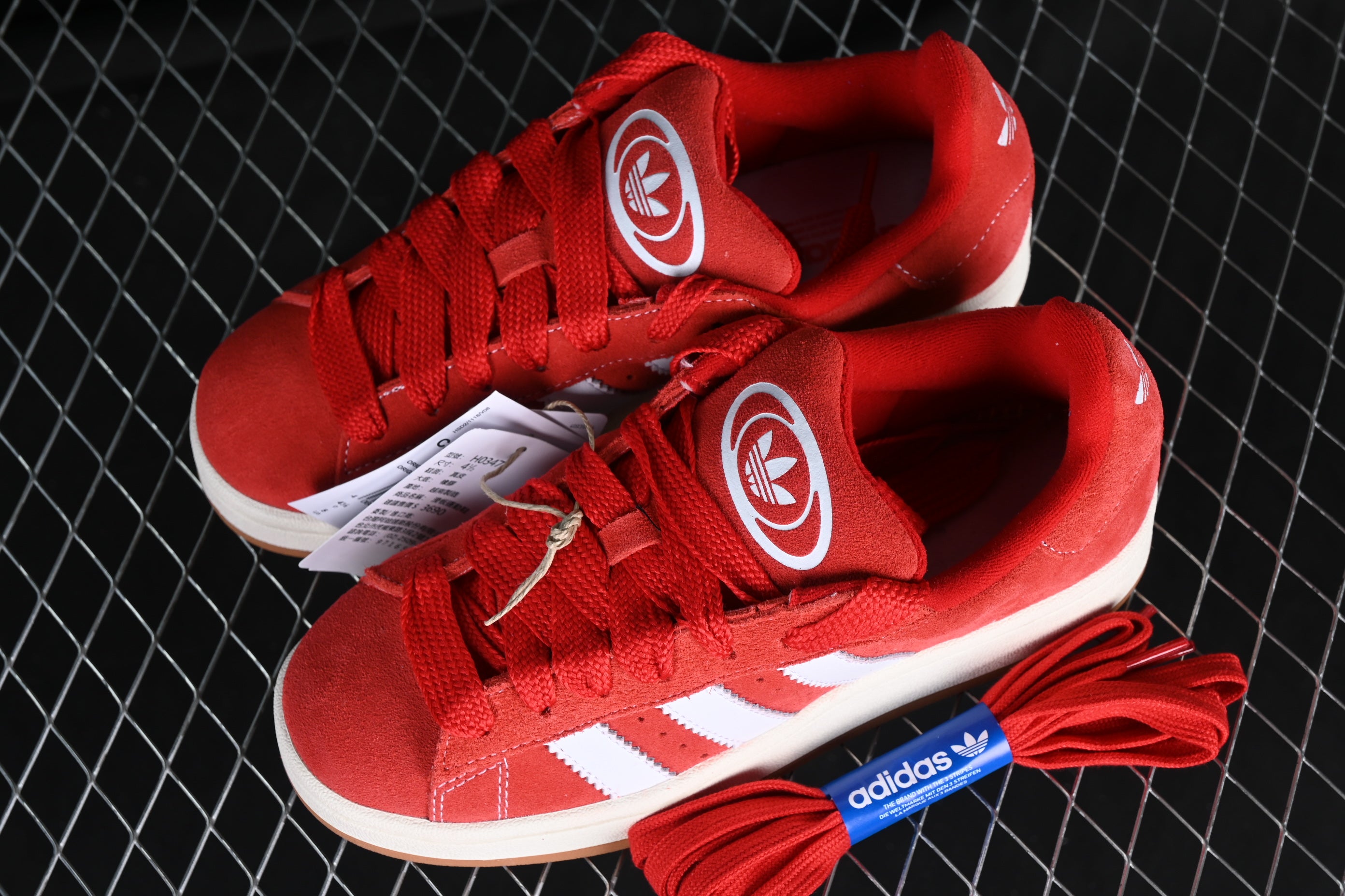 adidasUnisex Campus - Red