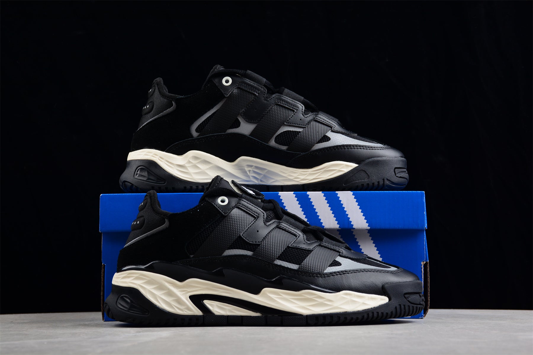 adidasUnisex Niteball - Black
