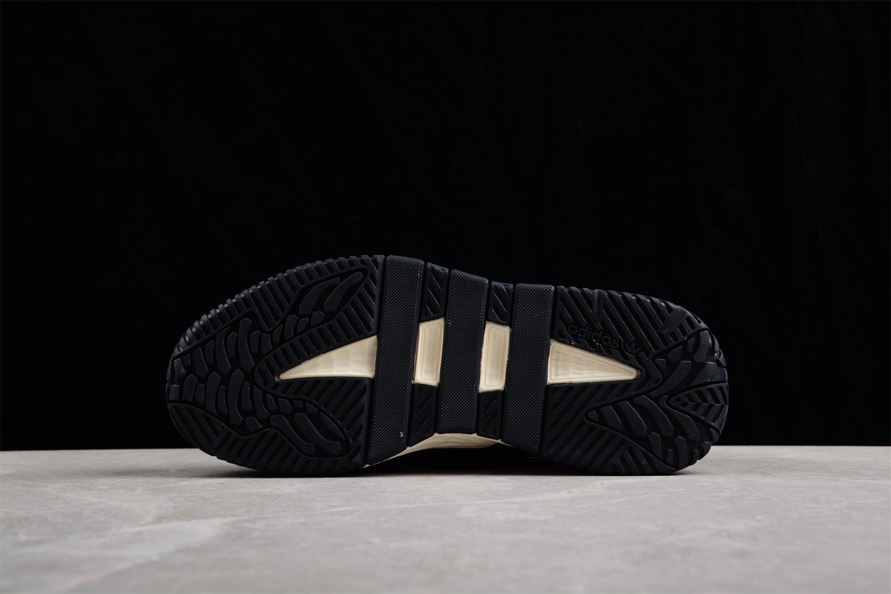 adidasUnisex Niteball - Black