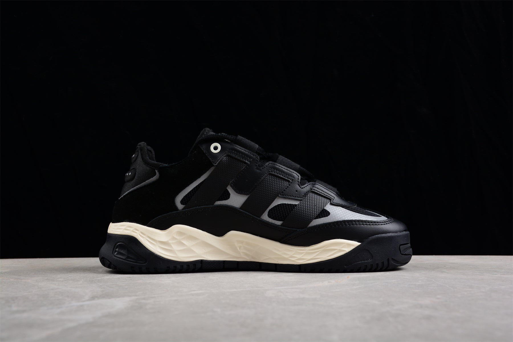 adidasUnisex Niteball - Black