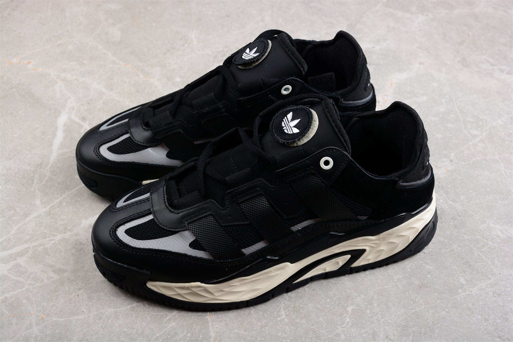 adidasUnisex Niteball - Black