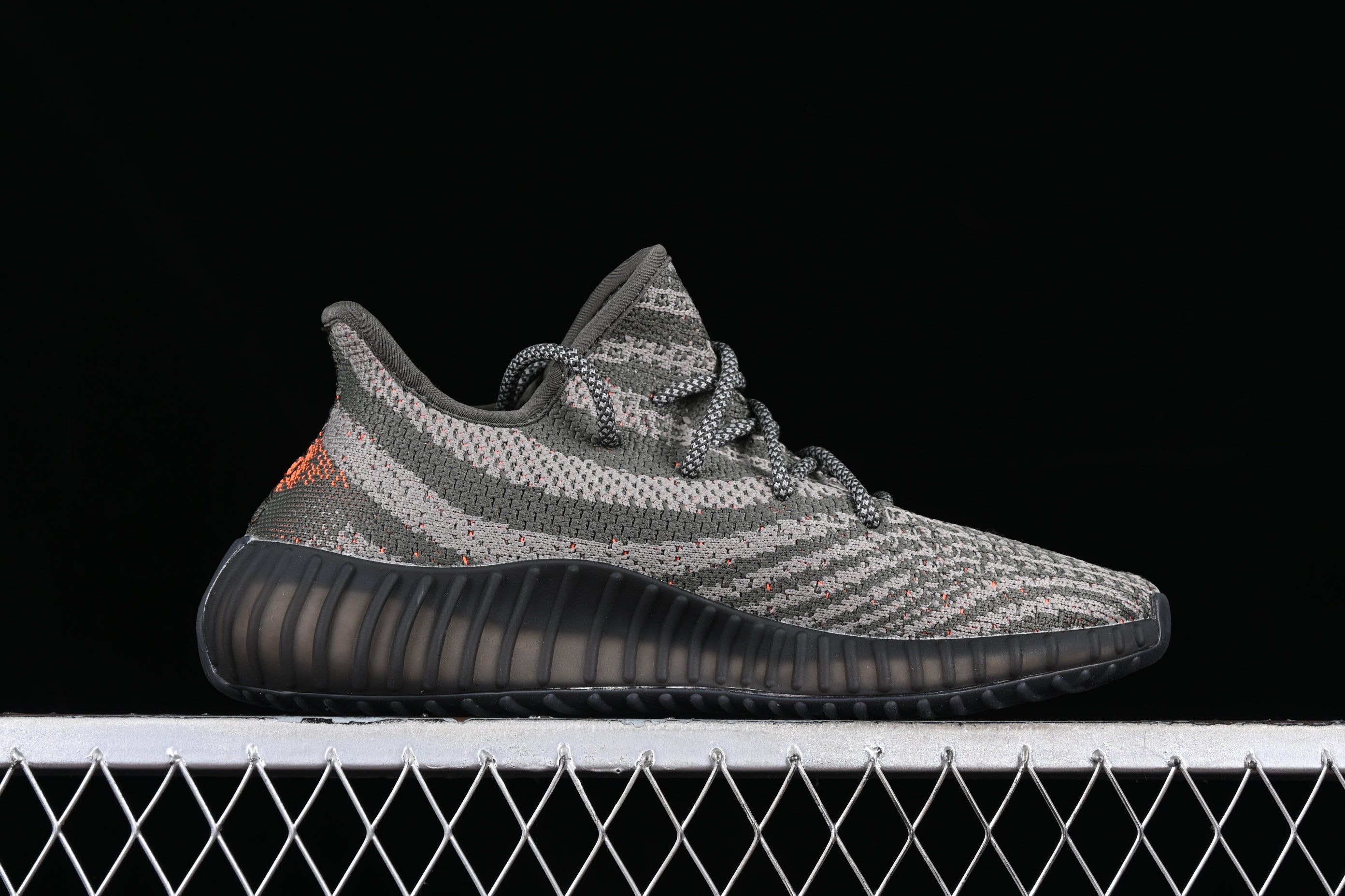 adidasUnisex Yeezy 350 - Carbon Beluga