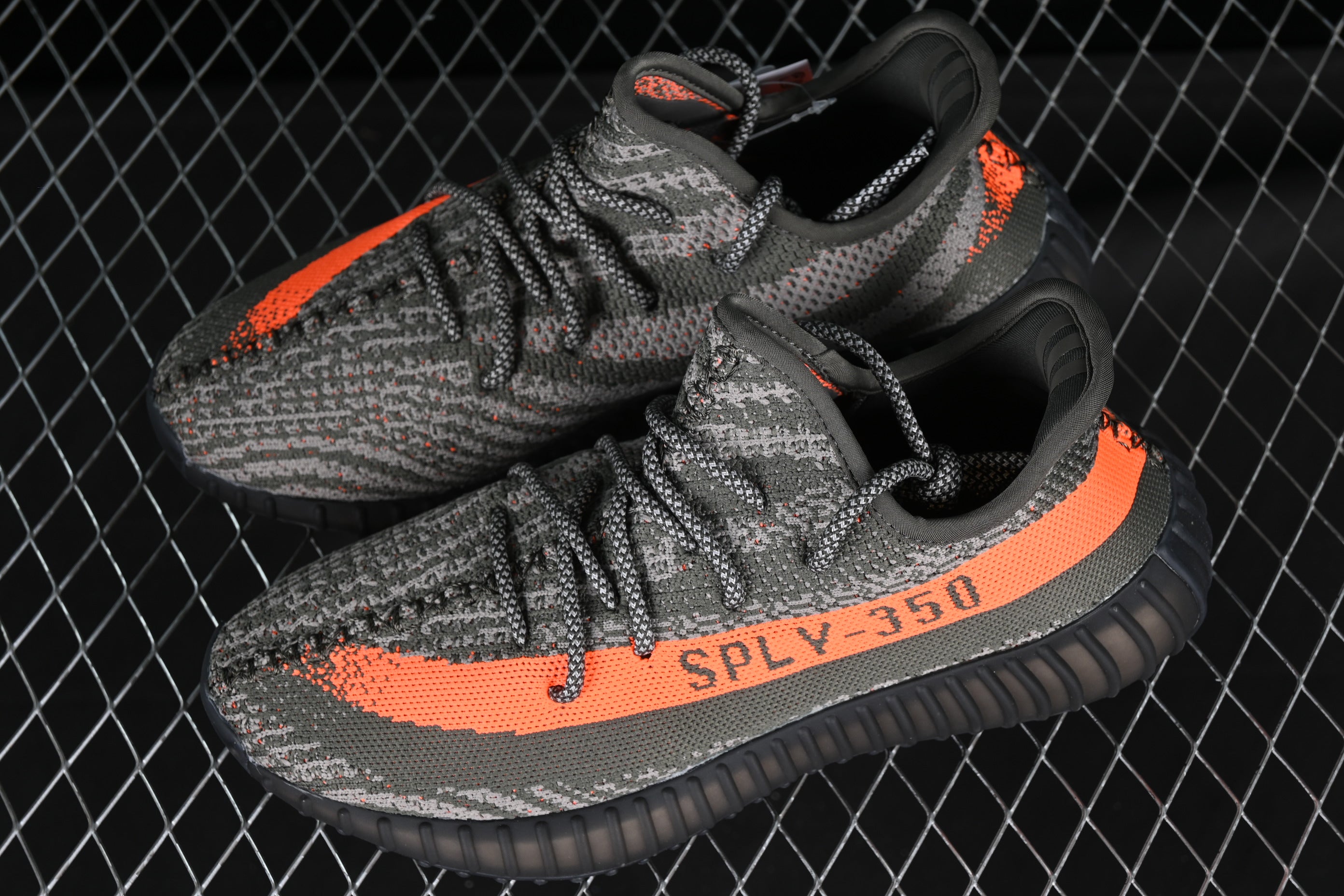 adidasUnisex Yeezy 350 - Carbon Beluga