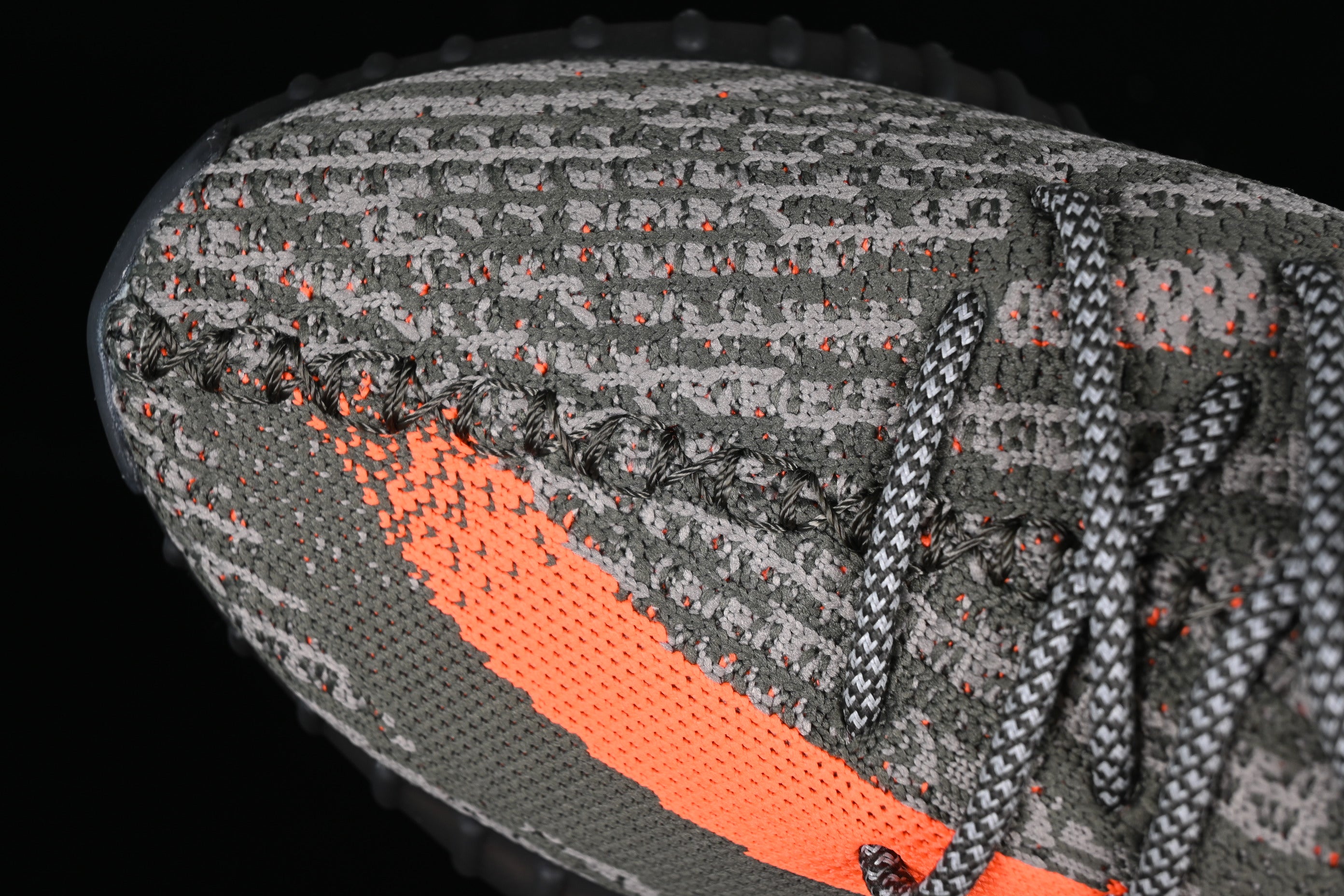 adidasUnisex Yeezy 350 - Carbon Beluga