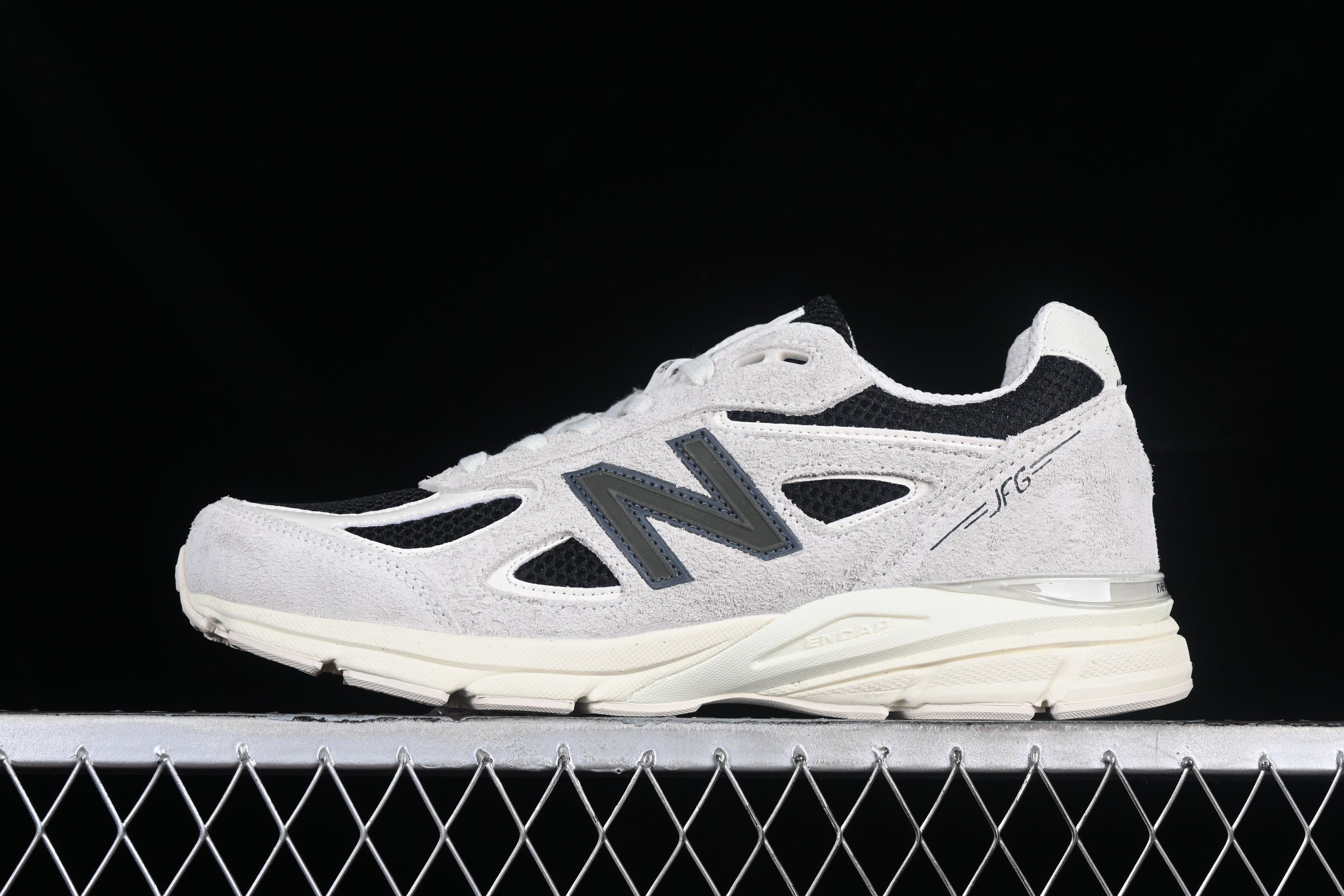 New Balance 990 - Intro