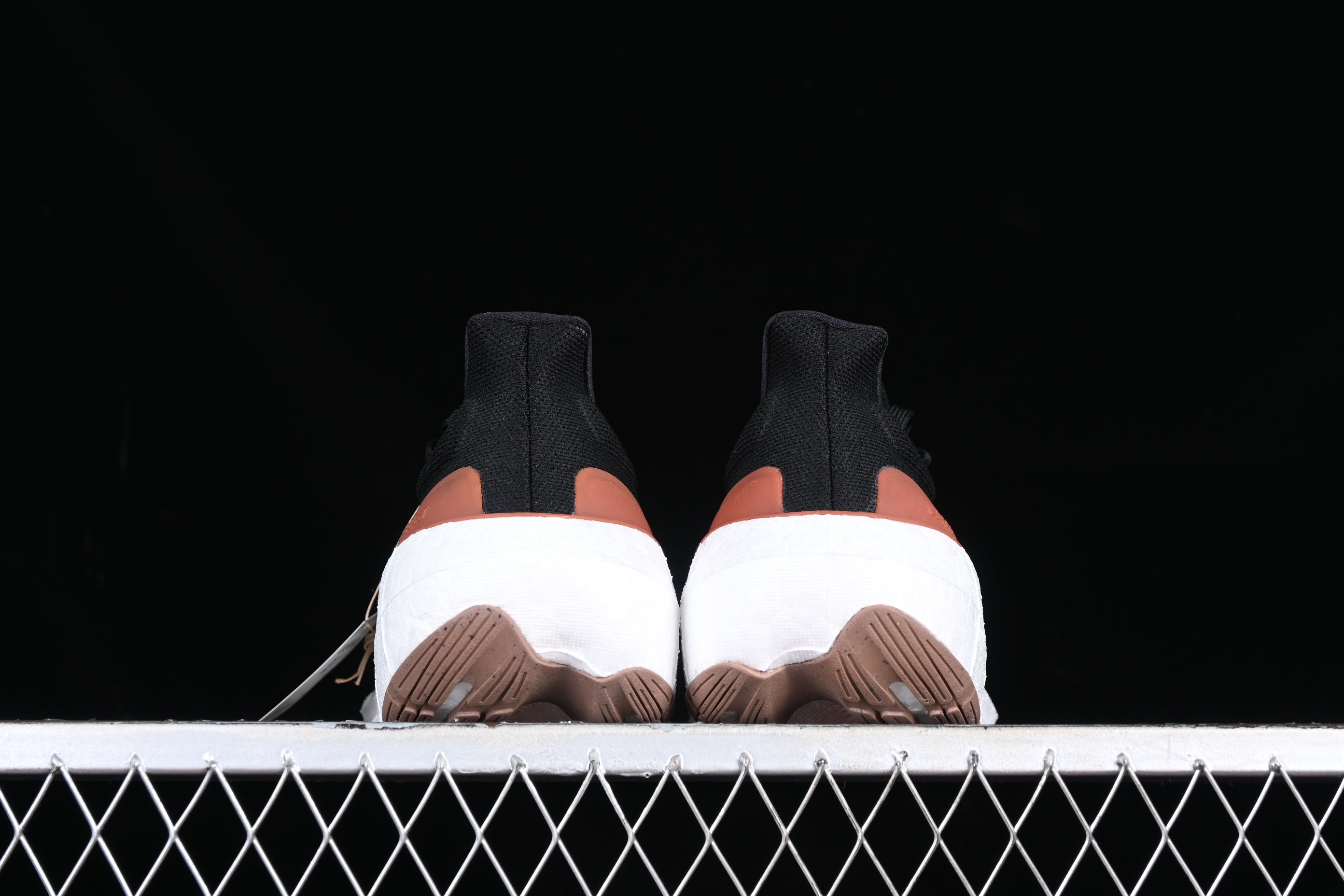 adidasUnisex Ultra Boost 23 - Light